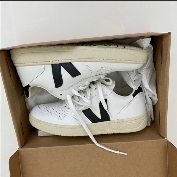 Veja Shoes - Veja V-10 Size 7 White Black Leather Sneakers NEW